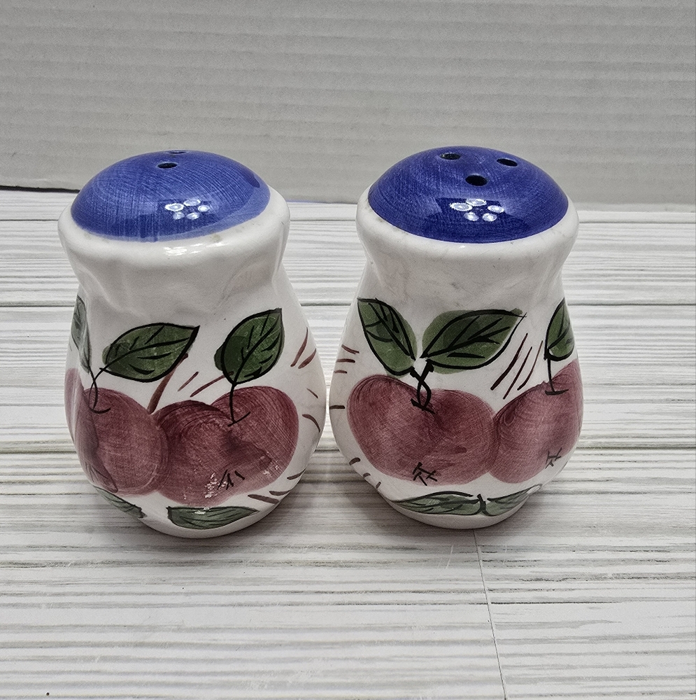 Ceramic Unbranded Salt and Pepper Shakers White With Blue Tops Apples On Sides